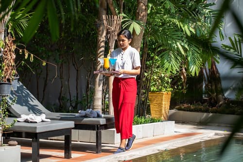 Indra Porak Residence Hotel, Reception