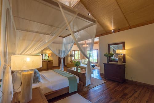 Denis Private Island, Room