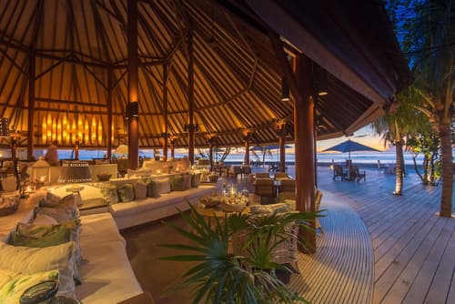 Denis Private Island, Lobby