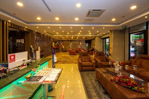 Grand Palace Hotel, Reception