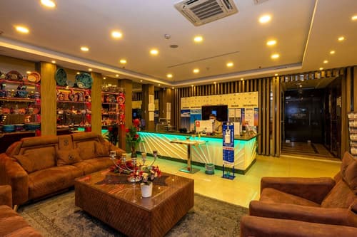 Grand Palace Hotel, Reception