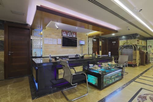 Queen Palace Hotel, Reception