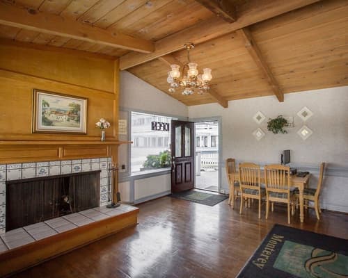 Arbor Inn Monterey, Lobby lounge