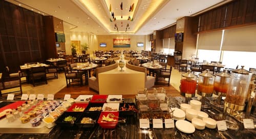 Pride Plaza Hotel Aerocity New Delhi, Breakfast area