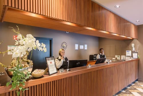 The Frankfurt Hotel, Reception