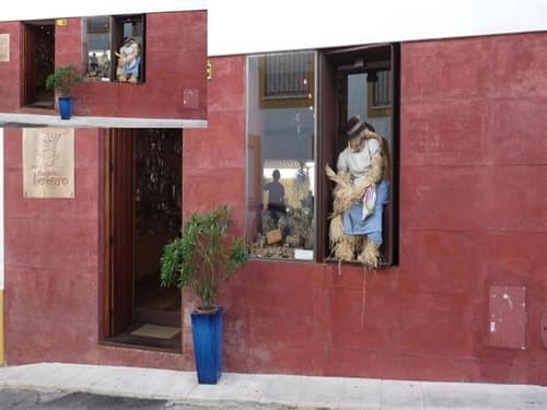 Born to Stay in Milfontes, Lobby