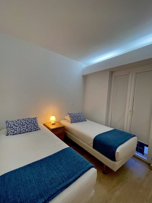 Born to Stay in Milfontes, Room