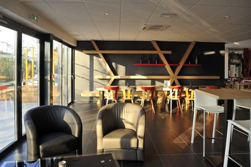 Colmar Hotel, Lobby lounge