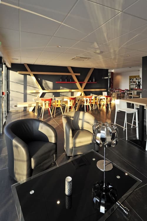 Colmar Hotel, Lobby lounge