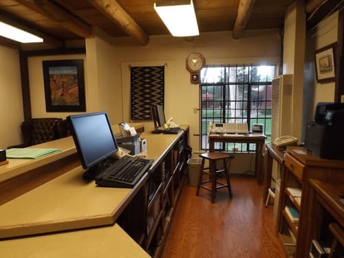 Thunderbird Lodge, Reception