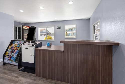 Days Inn by Wyndham Arroyo Grande/Pismo Beach, Lobby