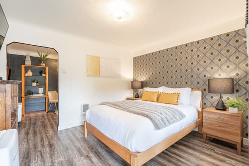 b.side motel + rv, Room