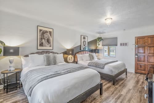 b.side motel + rv, Room