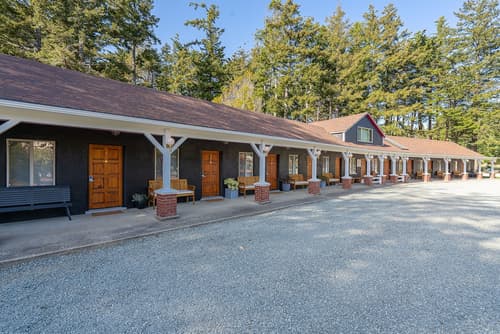 b.side motel + rv, Primary image