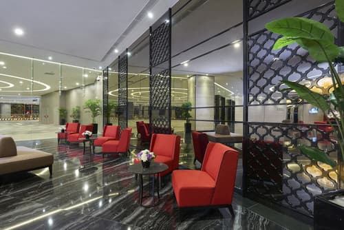 Hotel Boss, Lobby sitting area