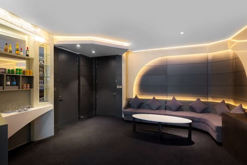 V Hotel Dubai, Curio Collection by Hilton, Room