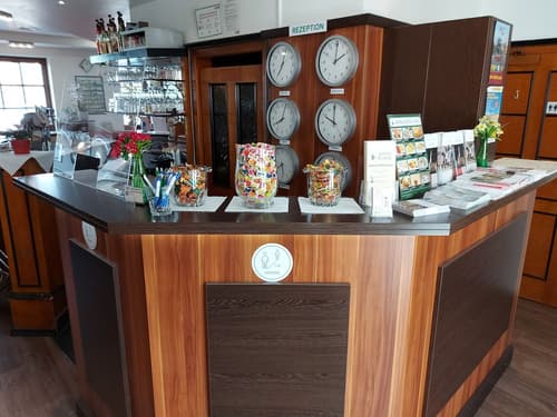 Hotel König, Reception