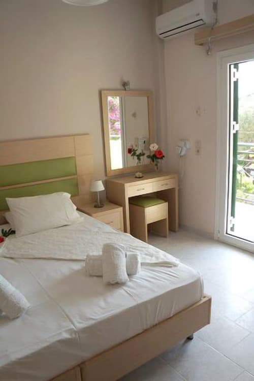 Angela Apartments, Room