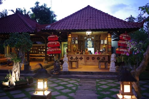 Tirta Sari Bungalows & Spa, Property grounds