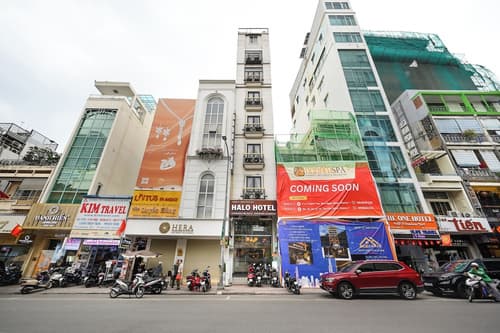 Halo Hotel, Exterior