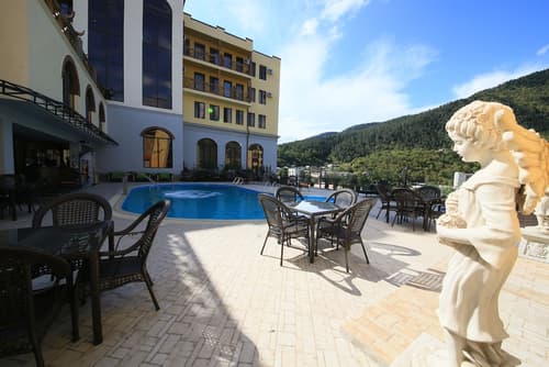 Borjomi Palace, Pool