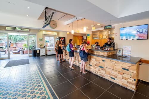 Abraham Tel Aviv, Reception