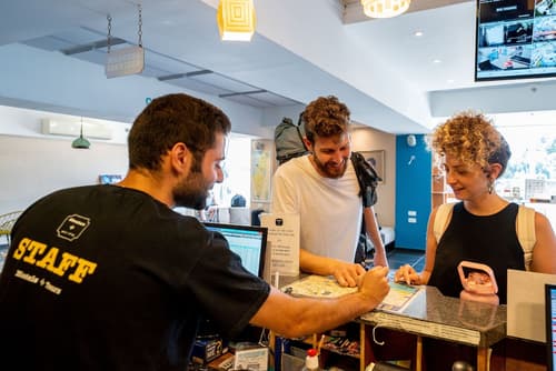 Abraham Tel Aviv, Reception