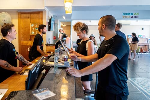 Abraham Tel Aviv, Reception