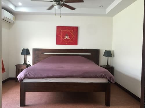 Merlin Plaza Apartments, Room