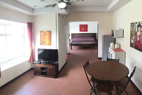 Merlin Plaza Apartments, Room