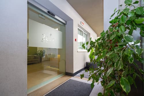 Zeus Residence Hotel, Reception