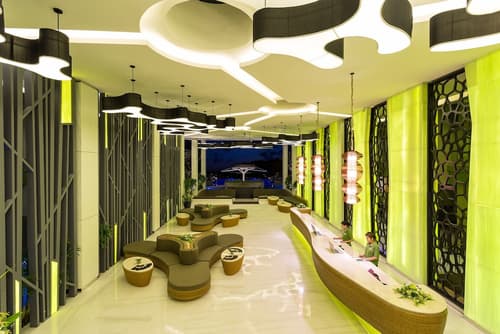 Crest Resort & Pool Villas, Lobby