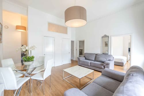 Edinburgh Castle Apartments and Suites, Room