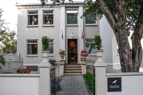 Hrafninn Guesthouse, 