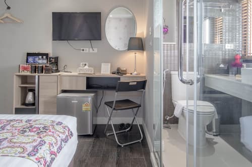 The Star of Sathorn, Room