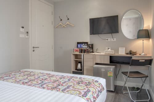 The Star of Sathorn, Room