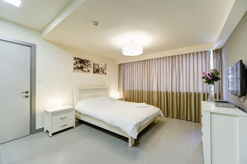 Dizengoff Inn, Room