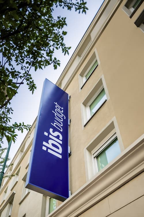 ibis budget Saint Maurice, Front of property