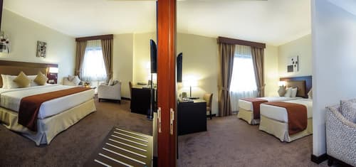 Landmark Summit Hotel, Room