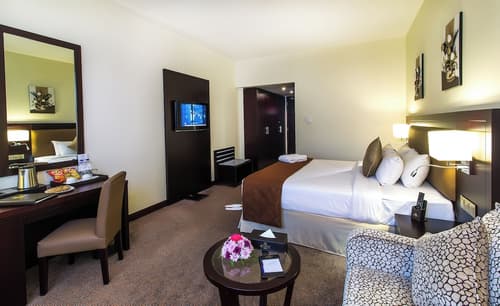 Landmark Summit Hotel, Room