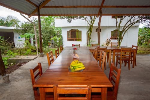 Twin Hotel Galapagos, Dining