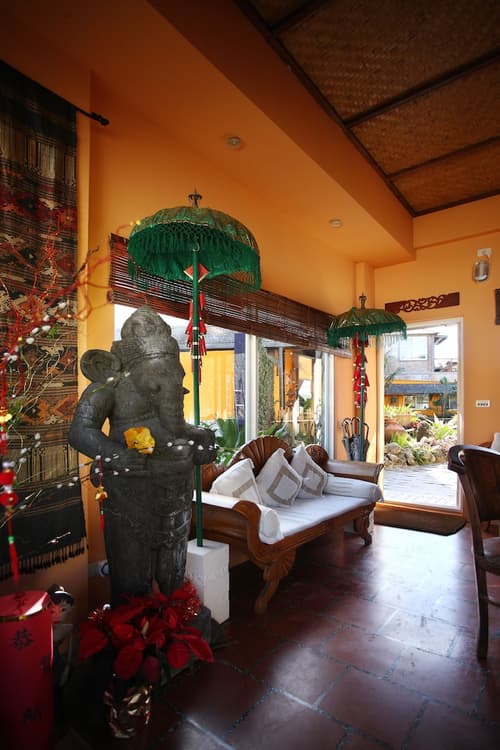 Red Garden Resort, Interior entrance