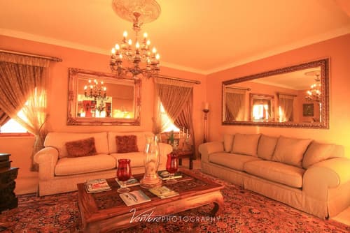 Paternoster Manor, Lobby sitting area