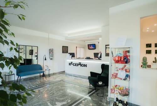 Hotel Boomerang, Reception