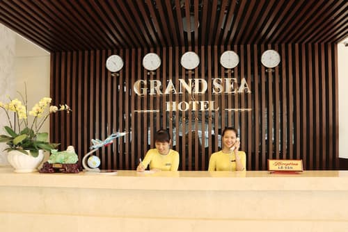 Grand Sea Hotel, Reception