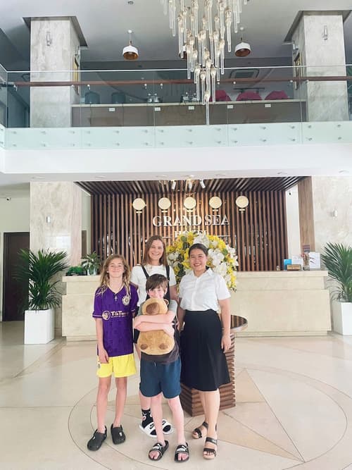 Grand Sea Hotel, Reception