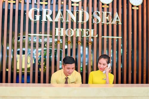 Grand Sea Hotel, Reception