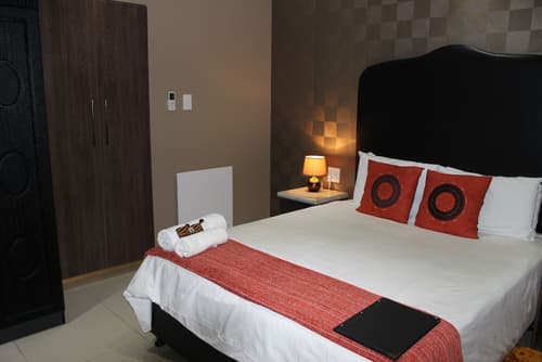 Big Five Guest House, Room