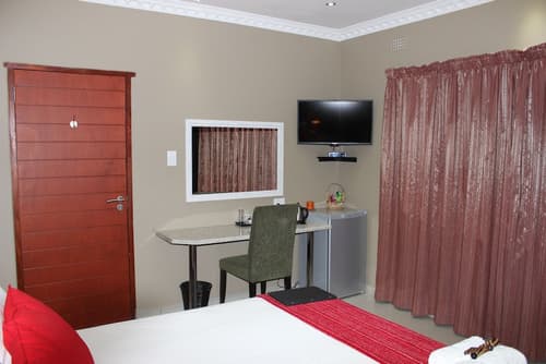 Big Five Guest House, Room