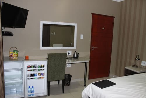 Big Five Guest House, Room